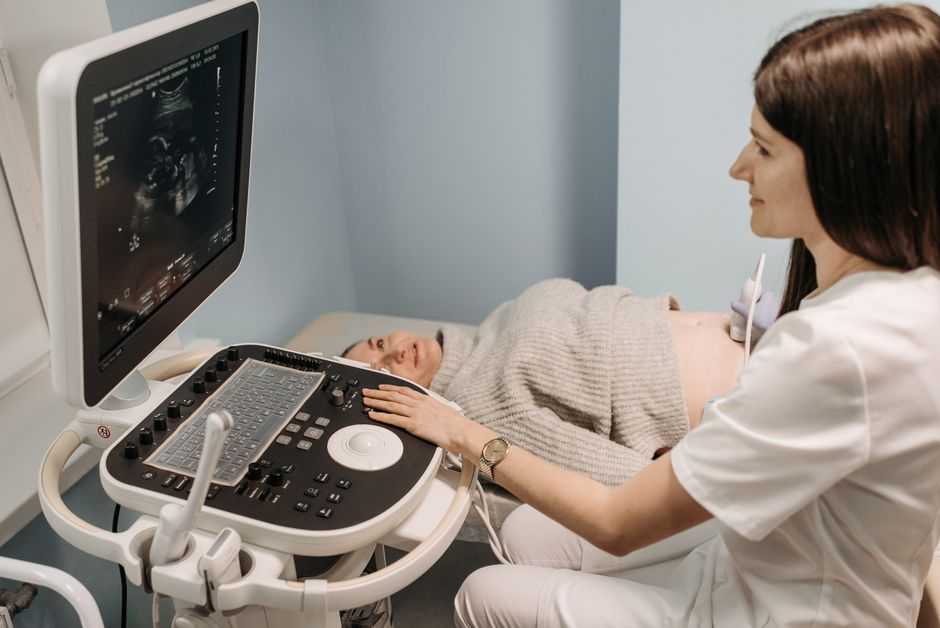 Non-Invasive Embryo Screening Doesn't Boost Pregnancy Rates for Older IVF Patients, Trial Finds